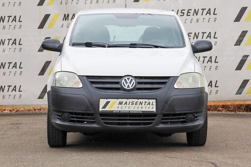 Gebraucht VW Fox Basis 54 PS (39 kW) 2010 Weiß Kleinwagen