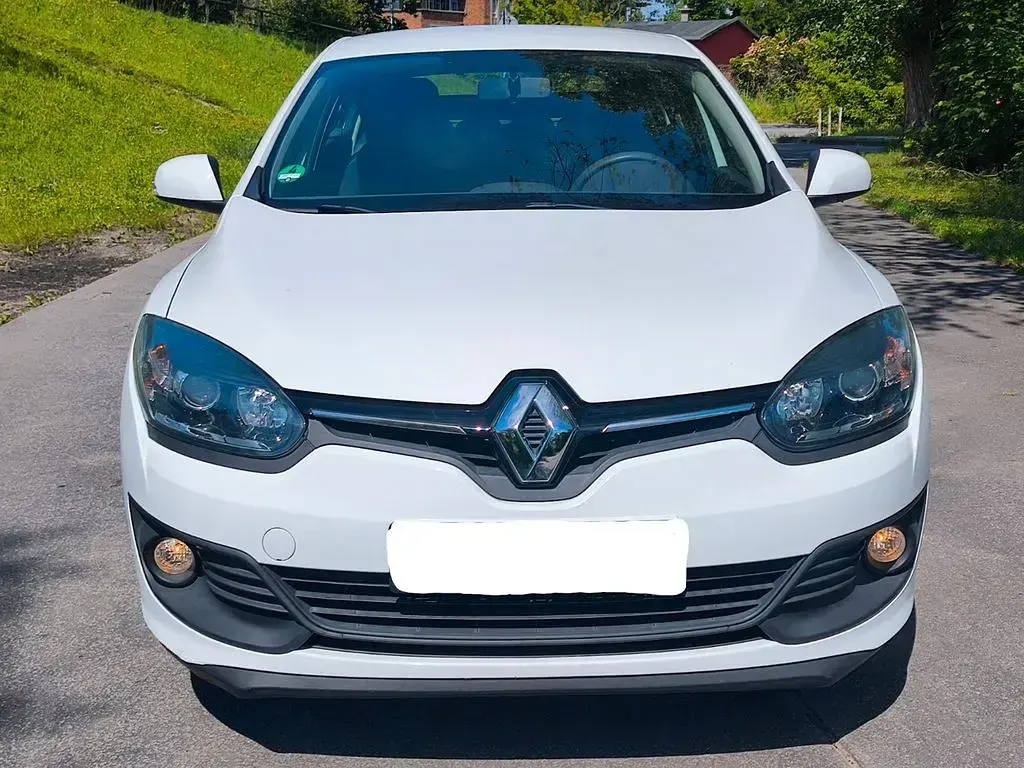 Gebraucht Renault Mégane Authentique 110 PS (80 kW) 2015 Weiß Limousine