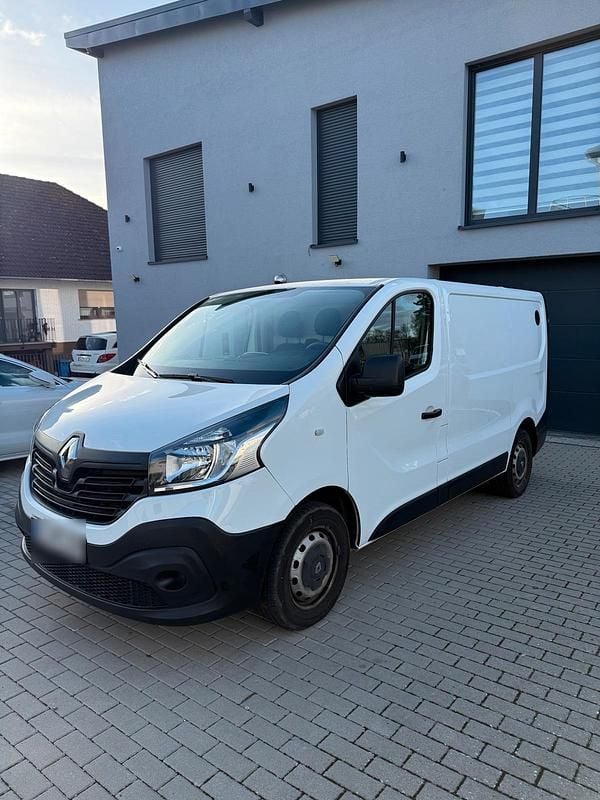Gebraucht Renault Trafic 95 PS (69 kW) 2017 Weiß Van / Kleinbus