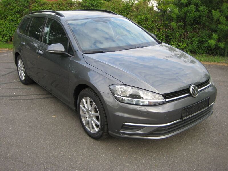 Grau Gebraucht 2018 VW Golf VII Comfortline Kombi | 15.980 € (Guter Preis) - Bild 1/4