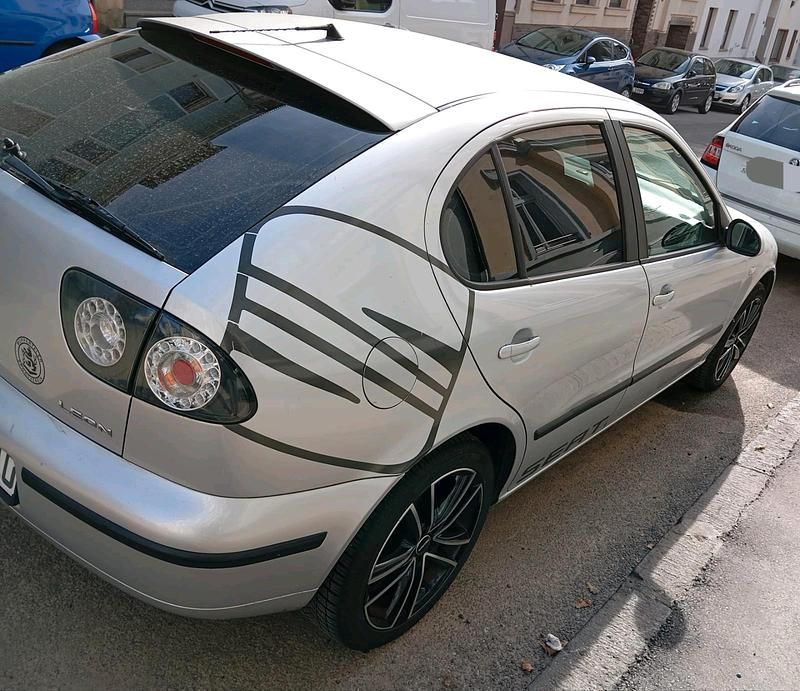 Second-hand Seat Leon 109 CP (80 kW) 2003 Argintiu Hatchback