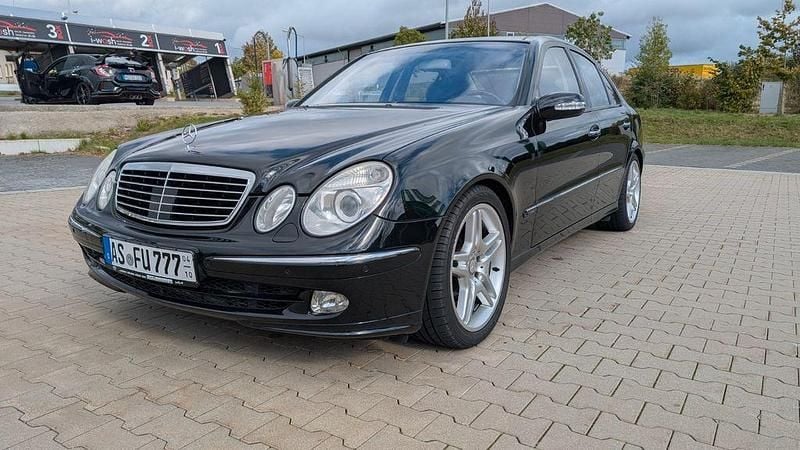 Schwarz Gebraucht 2003 Mercedes E500 Avantgarde Limousine | 8.900 € (Fairer Preis) - Bild 1/4