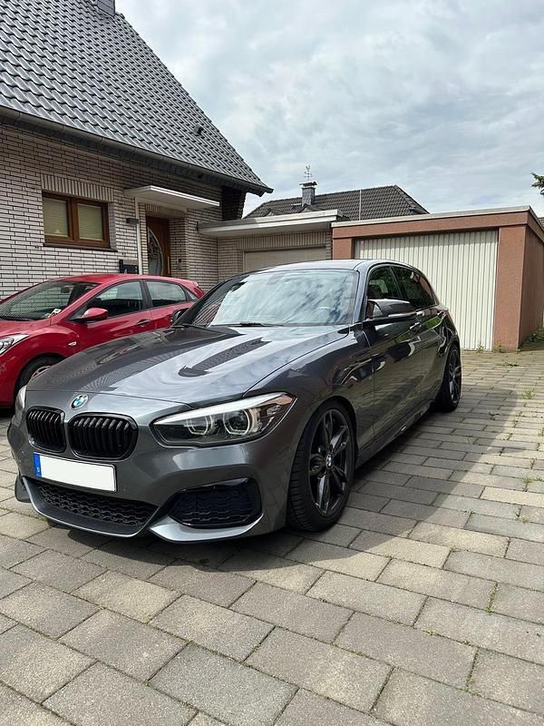 Grau Gebraucht 2017 BMW M140 M Sport Kleinwagen | 26.500 € (Fairer Preis) - Bild 1/4