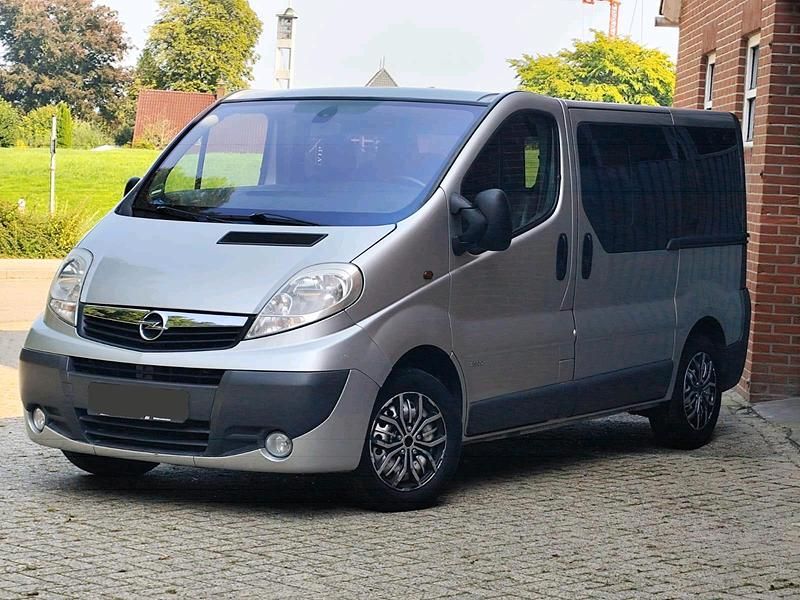Silber Gebraucht 2006 Opel Vivaro Van | 4.999 € (Fairer Preis) - Bild 1/4