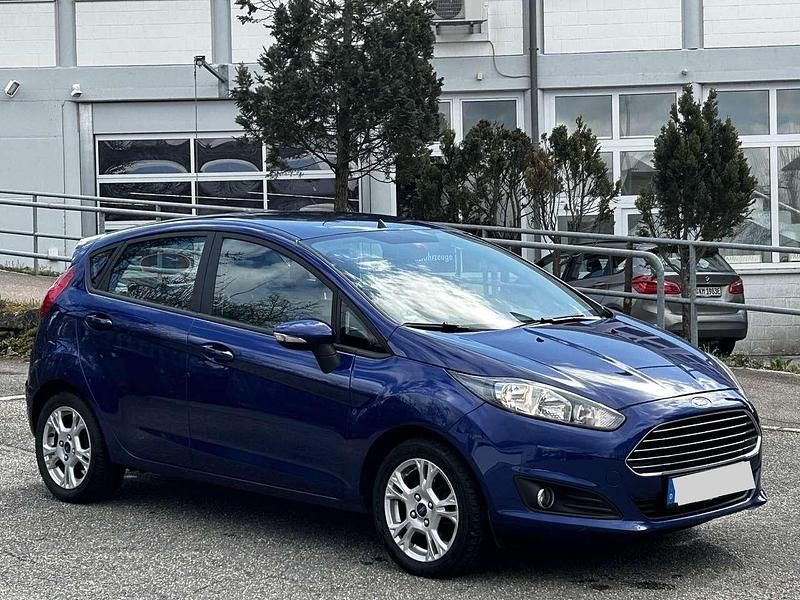 Gebraucht Ford Fiesta Trend 101 PS (74 kW) 2014 Blau Kleinwagen