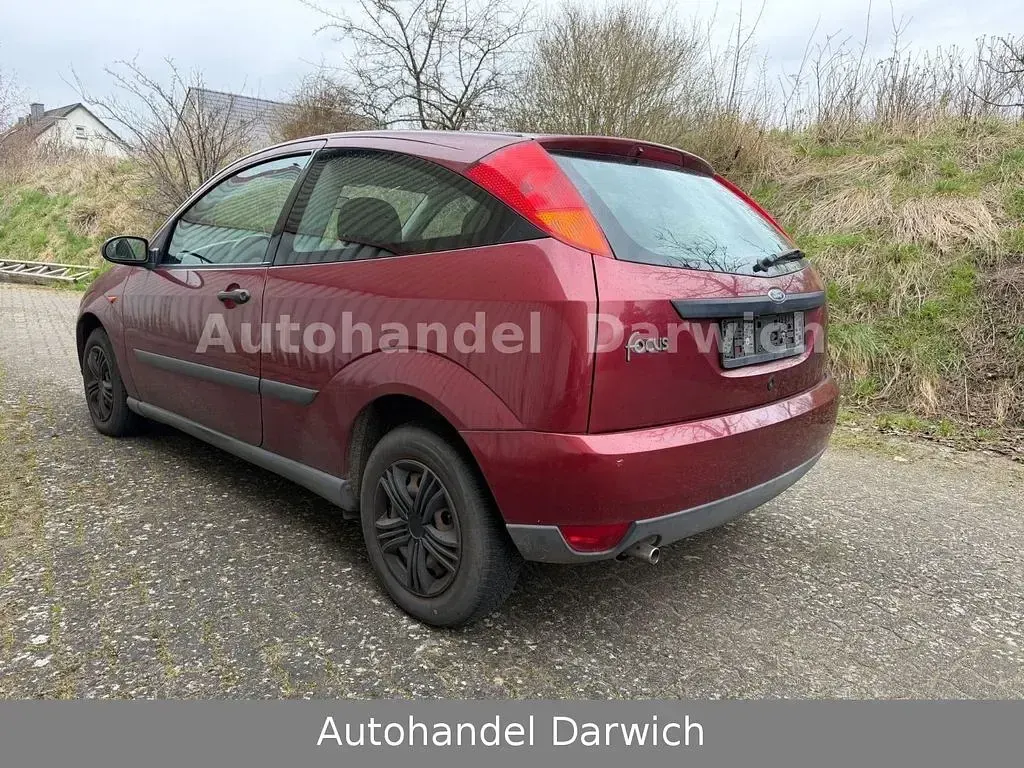 Gebraucht Ford Focus Ambiente 75 PS (55 kW) 1999 Rot Limousine