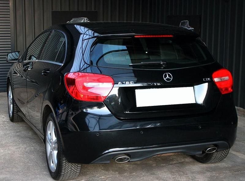 Gebraucht Mercedes A180 109 PS (80 kW) 2012 Schwarz Limousine