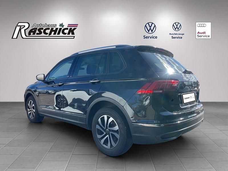 Gebraucht VW Tiguan Active 150 PS (110 kW) 2022 Deepblack (schwarz) SUV