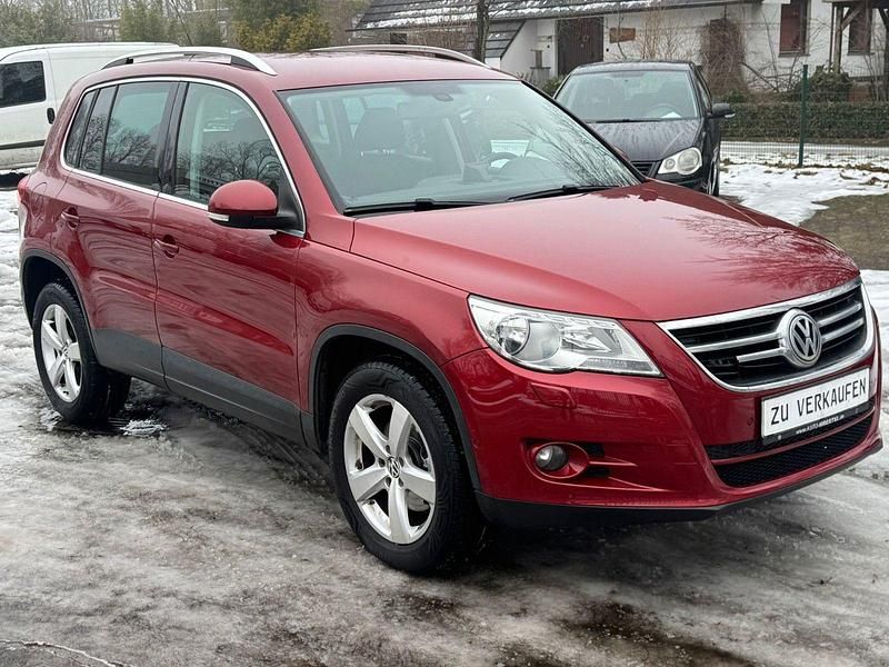 Second-hand VW Tiguan Team 122 CP (89 kW) 2010 Roșu SUV