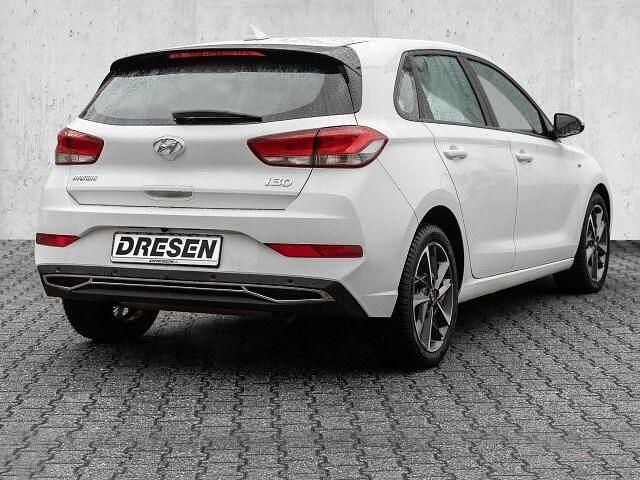 Gebraucht Hyundai i30 Trend 120 PS (88 kW) 2022 Weiss Limousine