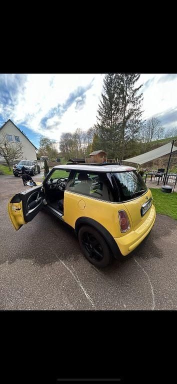 Gelb Gebraucht 2002 Mini Cooper Kleinwagen | 1.500 € - Bild 1/4