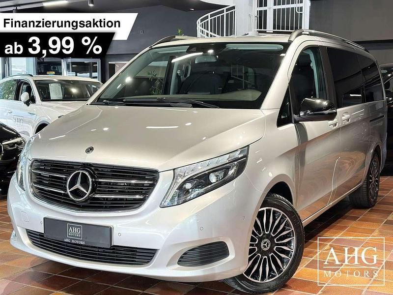 Brillantsilber metallic mb 974 Gebraucht 2019 Mercedes V220 Night Van / Kleinbus | 31.950 € (Guter Preis) - Bild 1/4