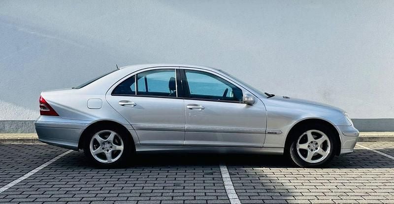 Gebraucht Mercedes C220 Avantgarde 143 PS (105 kW) 2001 Limousine