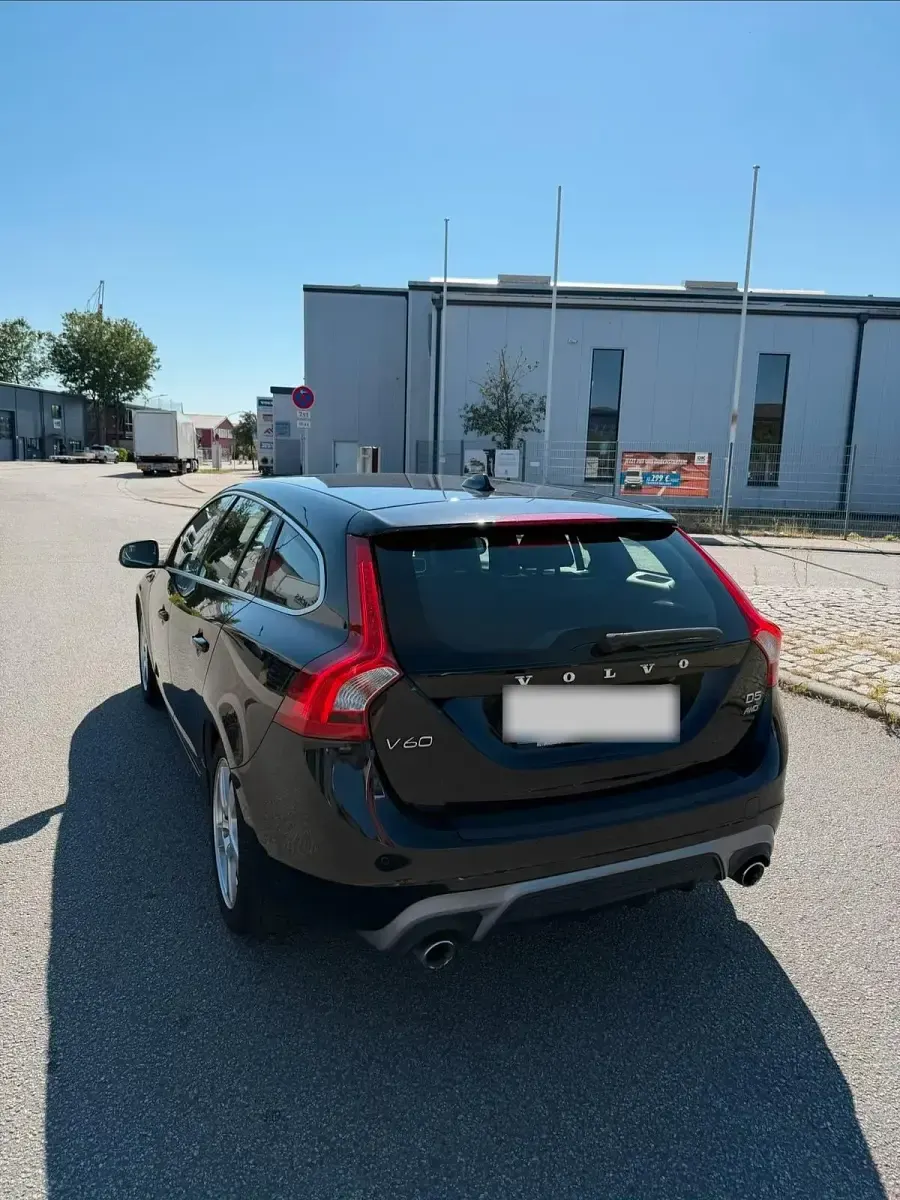 Gebraucht Volvo V60 R-Design 215 PS (158 kW) 2015 Schwarz Kombi