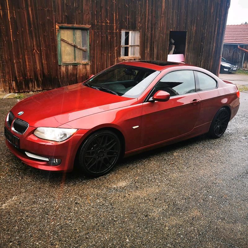Rot Gebraucht 2010 BMW 335 Coupé | 16.500 € (Superpreis) - Bild 1/4