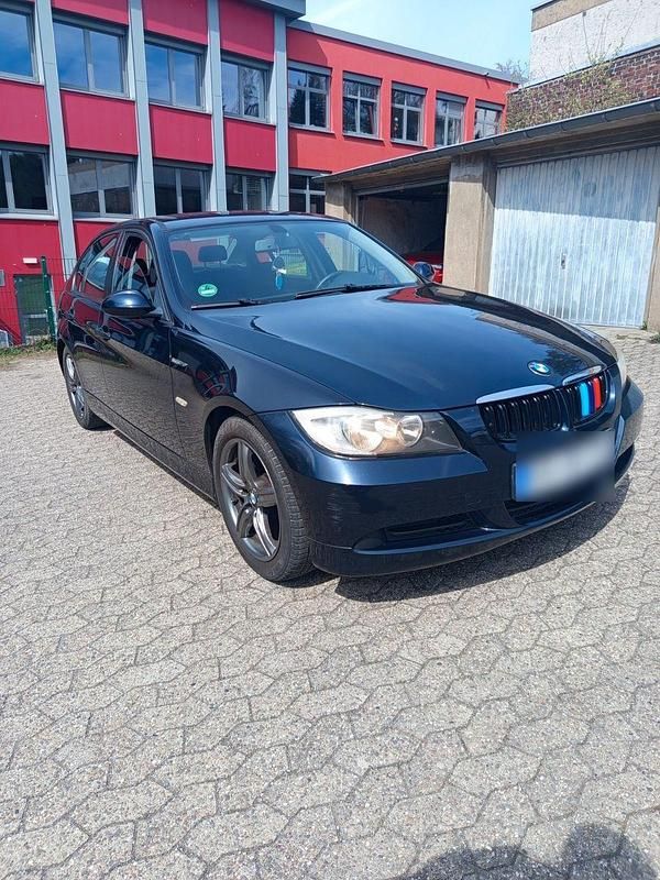 Gebraucht BMW 320 150 PS (110 kW) 2005 Blau Limousine