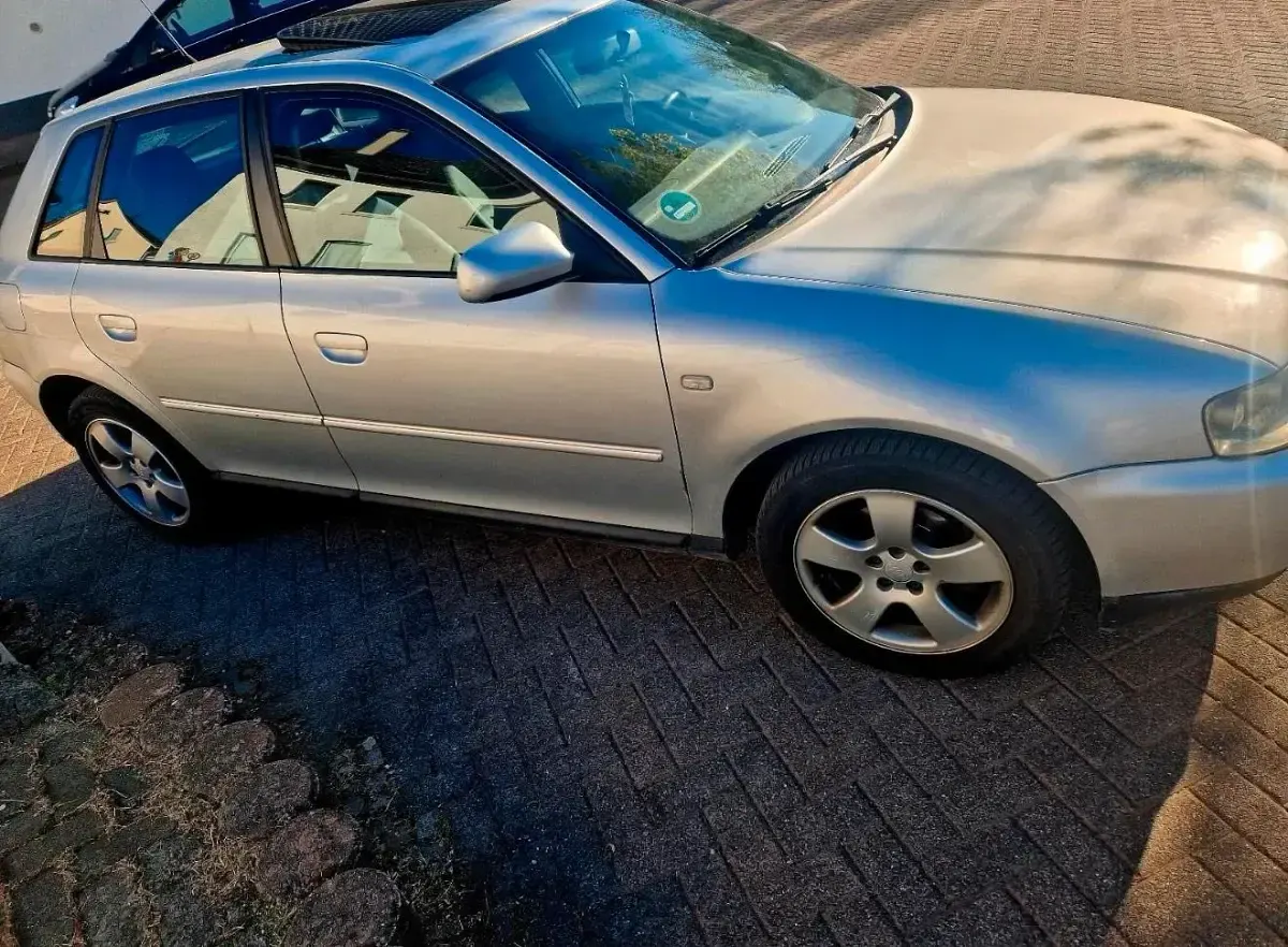Second-hand Audi A3 101 CP (74 kW) 2003 Argintiu Hatchback