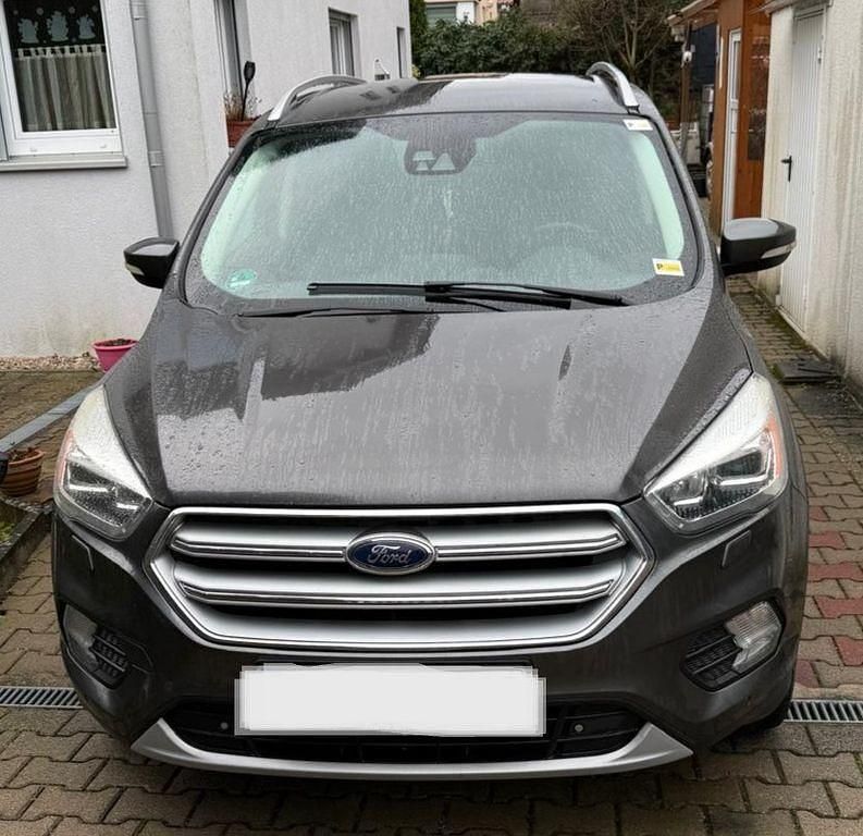 Gebraucht Ford Kuga Titanium 179 PS (131 kW) 2017 Grau SUV
