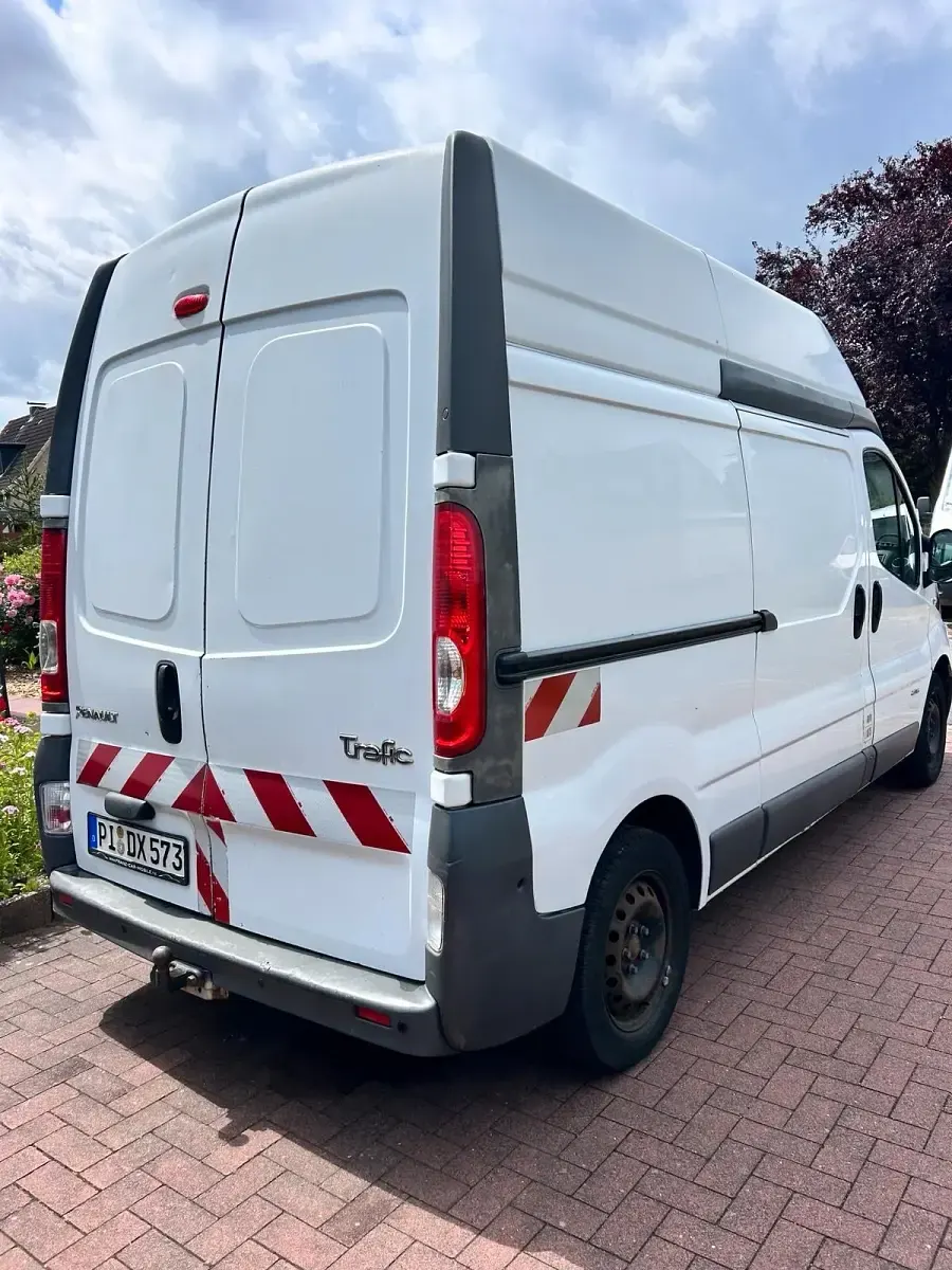 Gebraucht Renault Trafic 115 PS (84 kW) 2011 Weiß Van / Kleinbus