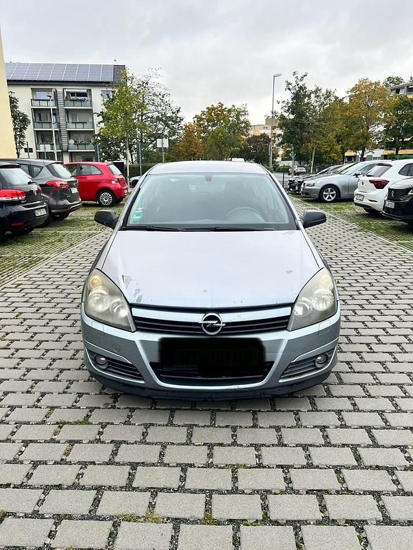 Grau Gebraucht 2006 Opel Astra Limousine | 800 € (Guter Preis) - Bild 1/4