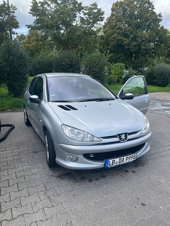 Silber Gebraucht 2005 Peugeot 206 Quiksilver Limousine | 1.000 € (Fairer Preis) - Bild 1/4