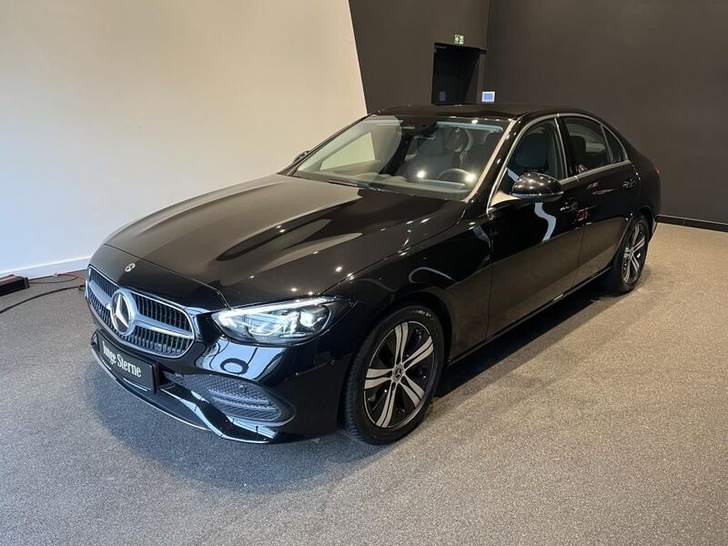 Metalliclack obsidianschwarz Gebraucht 2022 Mercedes C220 Avantgarde Limousine | 35.670 € (Fairer Preis) - Bild 1/4