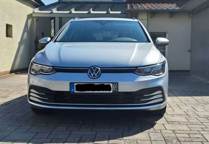 Silber Gebraucht 2022 VW Golf VIII Life Kombi | 25.200 € (Fairer Preis) - Bild 1/4