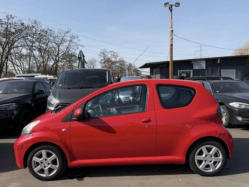 Gebraucht Toyota Aygo 68 PS (50 kW) 2009 Rot Kleinwagen
