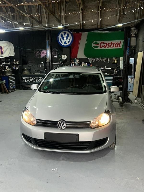 Silber Gebraucht 2010 VW Golf VI Kombi | 2.750 € (Superpreis) - Bild 1/4