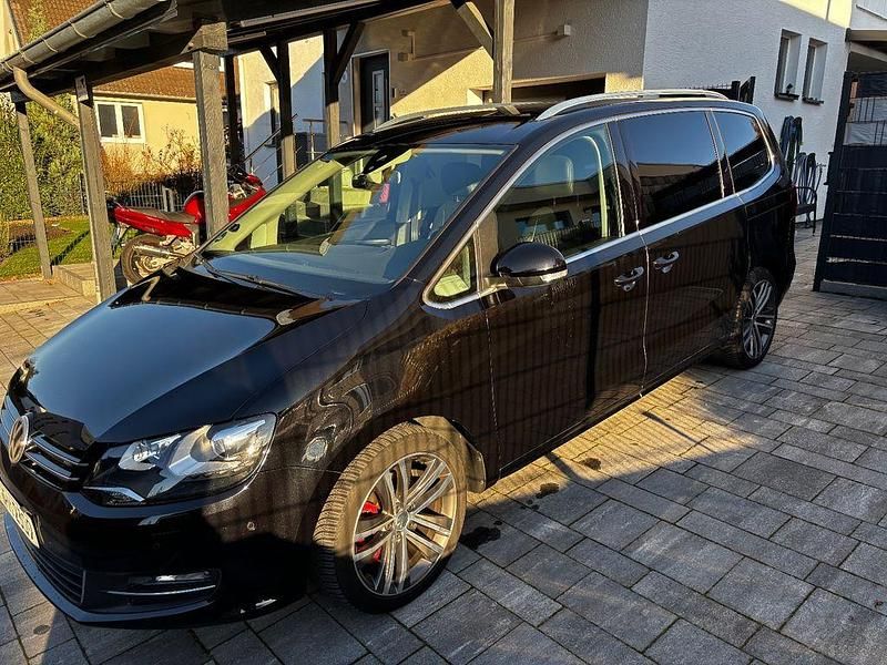Schwarz Gebraucht 2016 VW Sharan Highline Van / Kleinbus | 19.400 € (Fairer Preis) - Bild 1/4