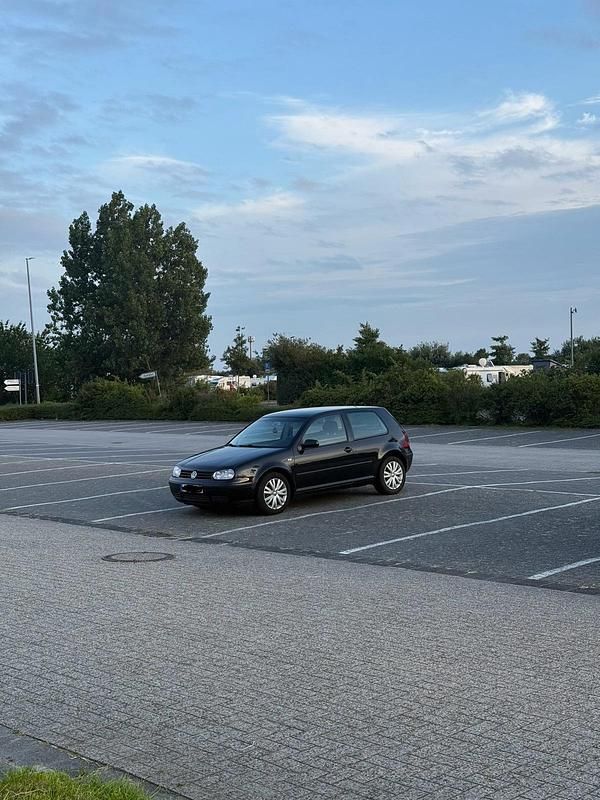 Schwarz Gebraucht 2001 VW Golf IV Limousine | 500 € (Superpreis) - Bild 1/4