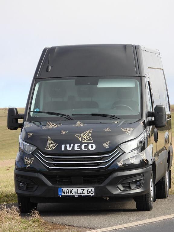 Gebraucht Iveco Daily 175 PS (128 kW) 2022 Schwarz Van / Kleinbus