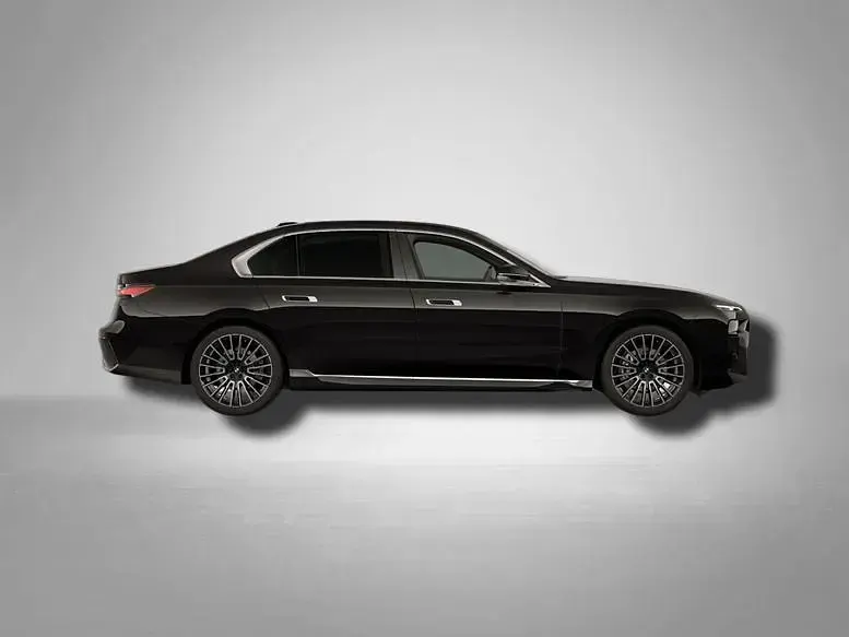Gebraucht BMW 740 M Sport 286 PS (210 kW) 2026 Saphirschwarz metallic Limousine