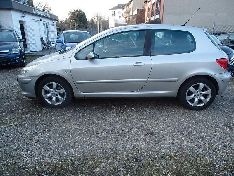 Gebraucht Peugeot 307 109 PS (80 kW) 2007 Silber Limousine