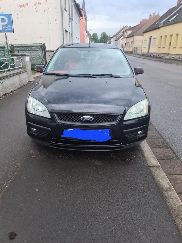 Schwarz Gebraucht 2006 Ford Focus Limousine | 2.200 € (Fairer Preis) - Bild 1/4
