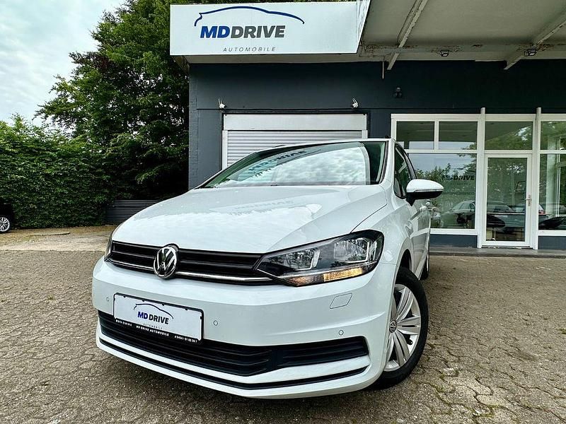 Weiß Gebraucht 2018 VW Touran Van / Kleinbus | 16.490 € (Guter Preis) - Bild 1/4