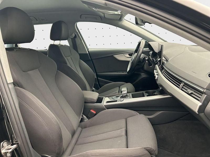 Second-hand Audi A4 S-Line 136 CP (100 kW) 2022 Negru Break