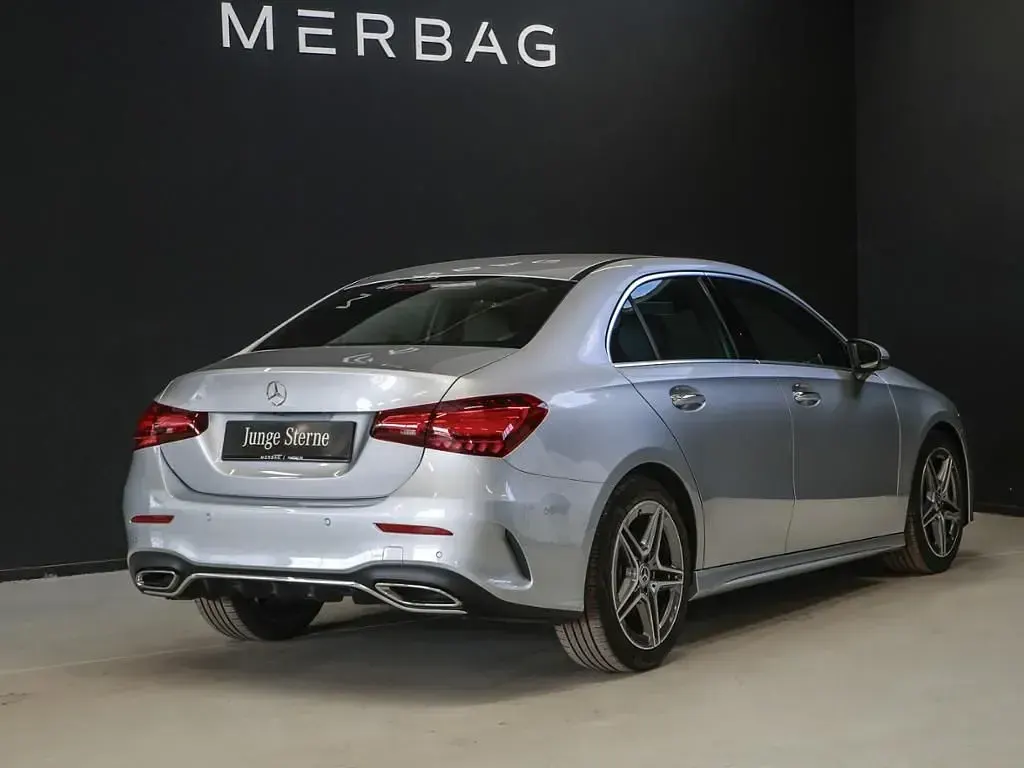 Gebraucht Mercedes A200 AMG line 163 PS (119 kW) 2025 Silber Limousine