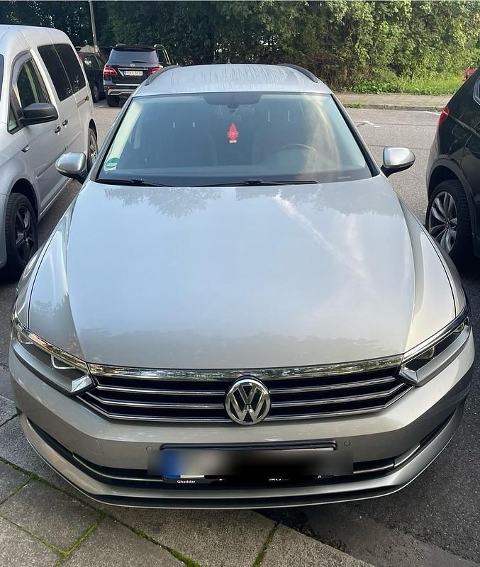 Silber Gebraucht 2016 VW Passat Comfortline Kombi | 10.500 € (Guter Preis) - Bild 1/4
