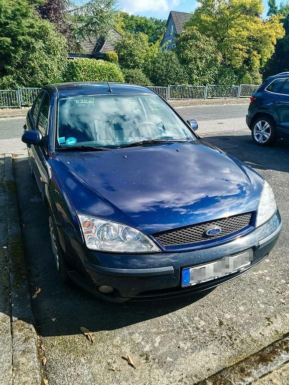Blau Gebraucht 2001 Ford Mondeo Ghia Limousine | 600 € (Guter Preis) - Bild 1/4