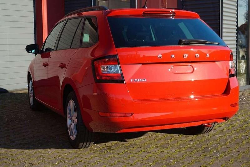 Gebraucht Skoda Fabia Ambition 95 PS (69 kW) 2023 Rot (velvetrotmetallic) Kleinwagen
