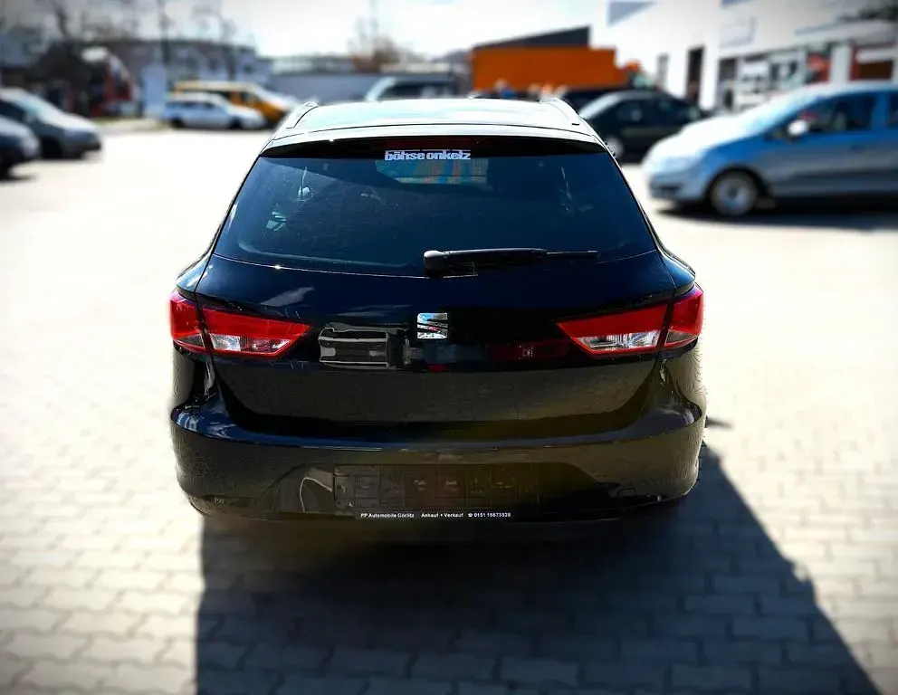 Używany Seat Leon ST 105 KM (77 kW) 2015 Czarny Kombi