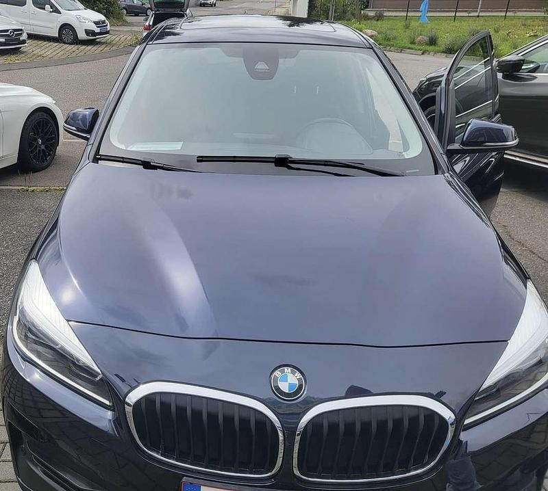 Blau Gebraucht 2018 BMW 218 Kombi | 17.000 € (Fairer Preis) - Bild 1/4
