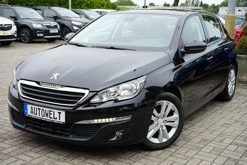 Gebraucht Peugeot 308 Active 110 PS (80 kW) 2015 Schwarz Limousine