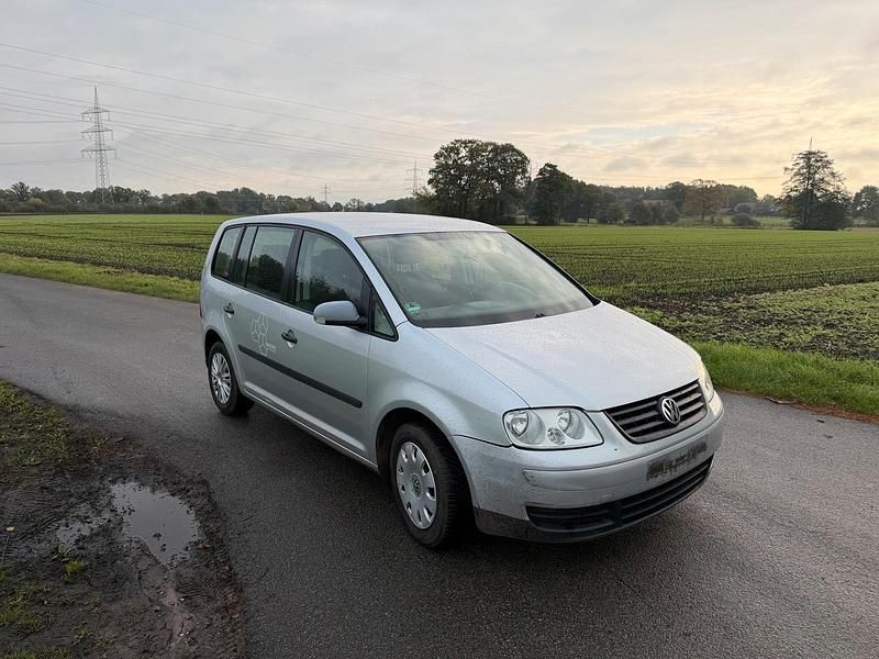 Silber Gebraucht 2004 VW Touran Van / Kleinbus | 750 € (Superpreis) - Bild 1/4