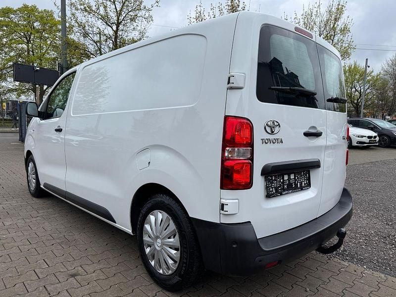 Gebraucht Toyota Proace 120 PS (88 kW) 2022 Weiß Van / Kleinbus