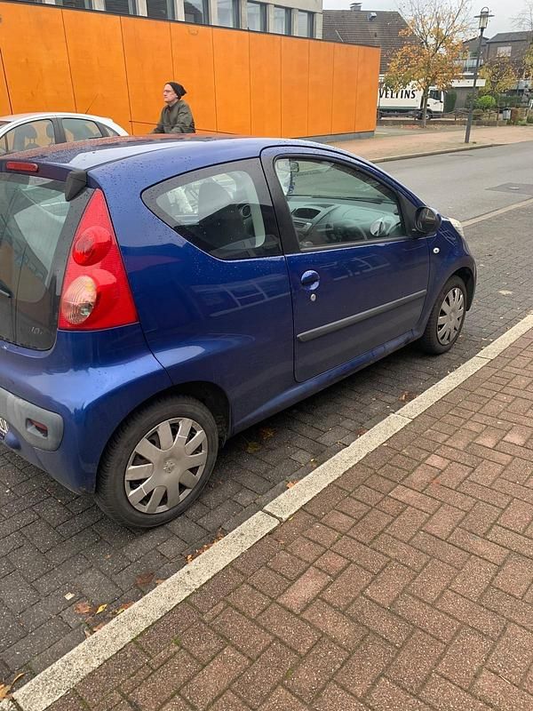 Blau Gebraucht 2006 Peugeot 107 Kleinwagen | 1.300 € (Guter Preis) - Bild 1/4