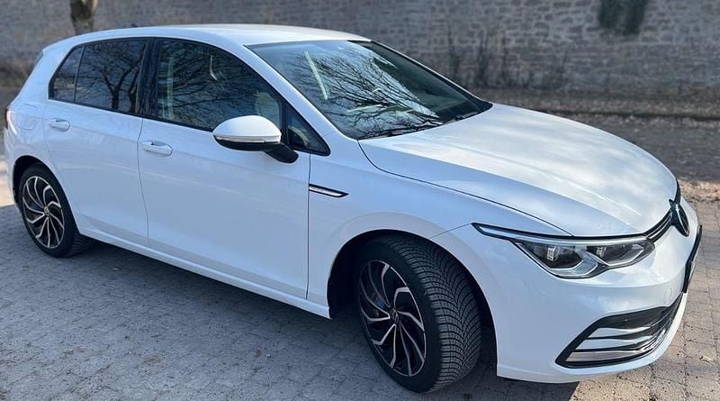 Gebraucht VW Golf VIII Style 131 PS (96 kW) 2021 Weiß Limousine