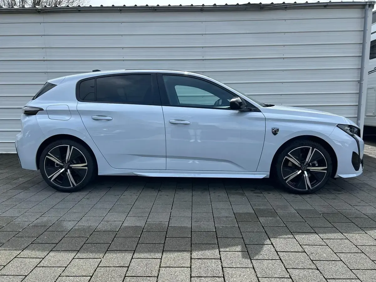 Gebraucht Peugeot 308 GT 145 PS (106 kW) 2025 Okenite weiß Limousine