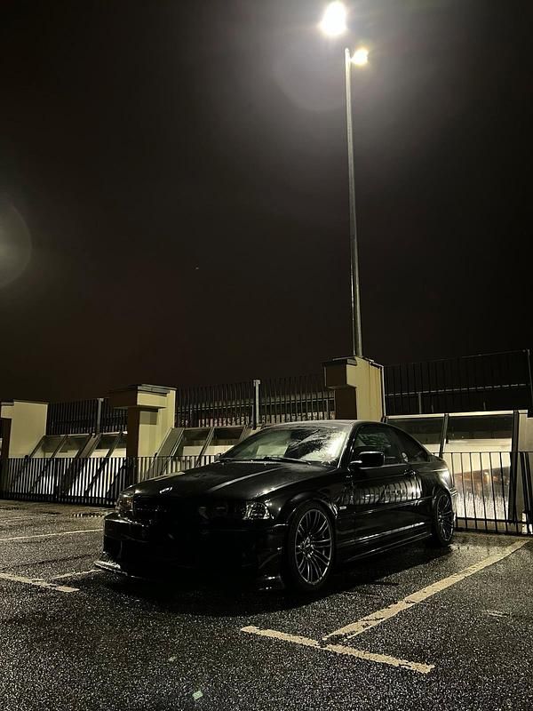 Schwarz Gebraucht 2001 BMW 320 Basis Coupé | 6.500 € (Etwas zu teuer) - Bild 1/4